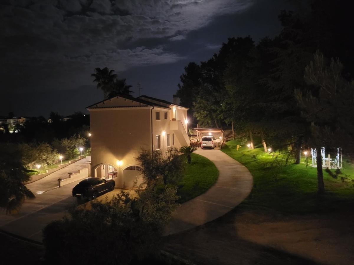 Casale Angela Apartamento Torrevecchia Teatina Exterior foto